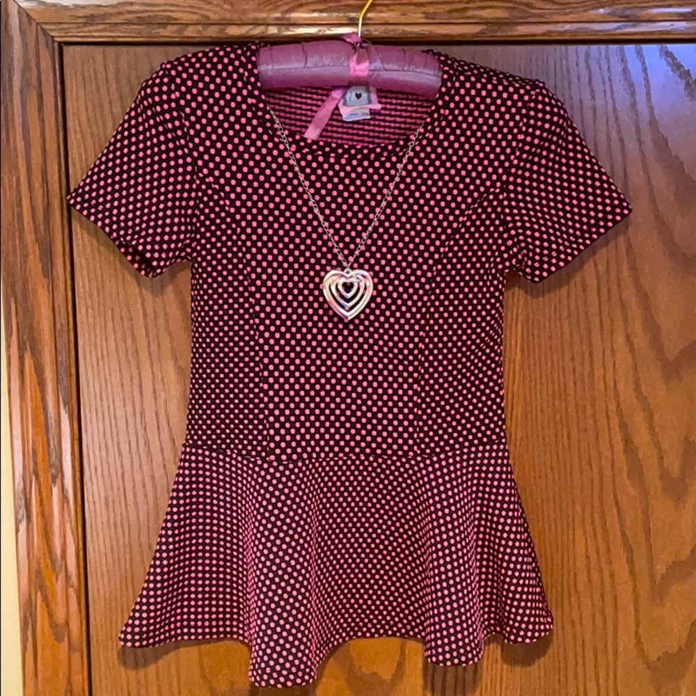 Girl’s pink/blk stretchy top w/detach. necklace